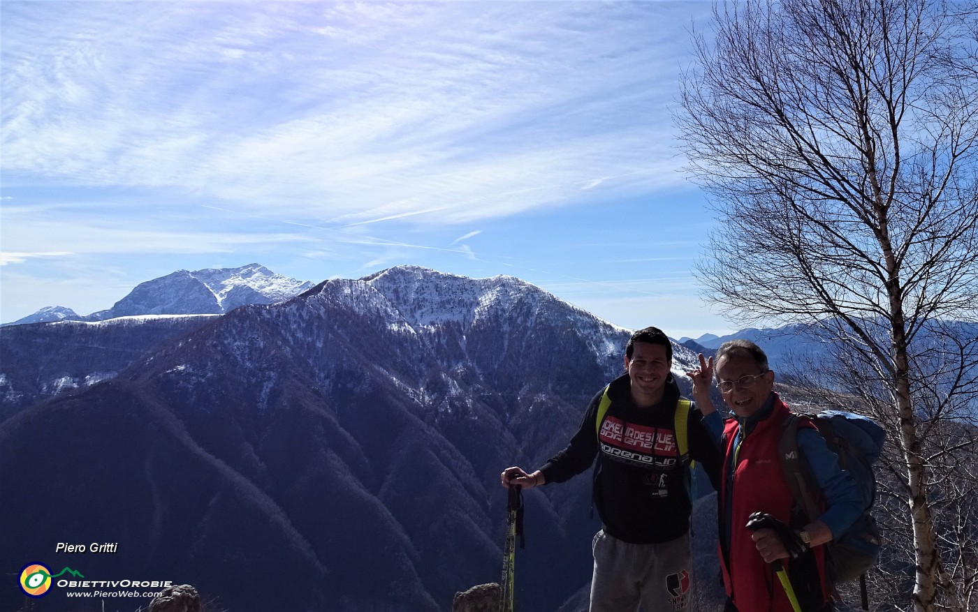 17 Da sfondo  Alpe Giumello e Monte Muggio , saliti  5 anni fa e, oltre, Grignone .JPG